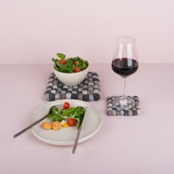 Vilten onderzetter vierkant 20 cm naturel