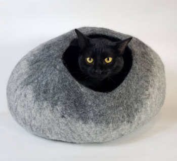 Vilten kattengrot grijs zwart